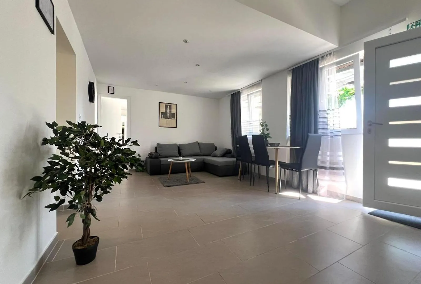 Azzurro Mare Appartement Pula 0*,  Kroatië